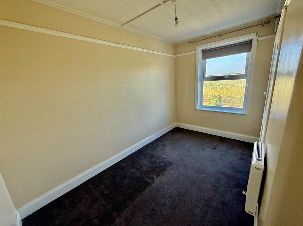 Lot: 56 - THREE-BEDROOM SEMI-DETACHED HOUSE - Bedroom three